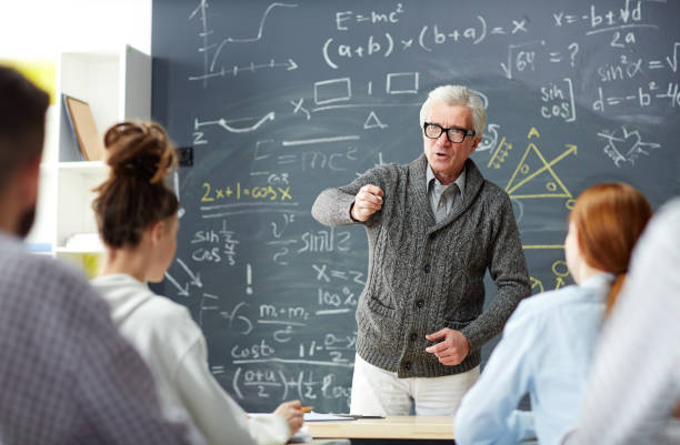 istock Teacher answering questions 946556706