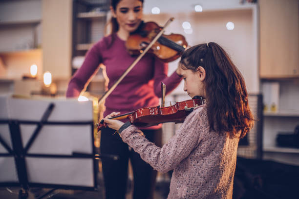 istock Little girl teaching to play violin 946566314