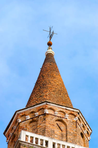 istock Roof top to traditional venice architecture 946567960