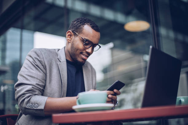 istock Man sitting in coffee shop and texting 946573292