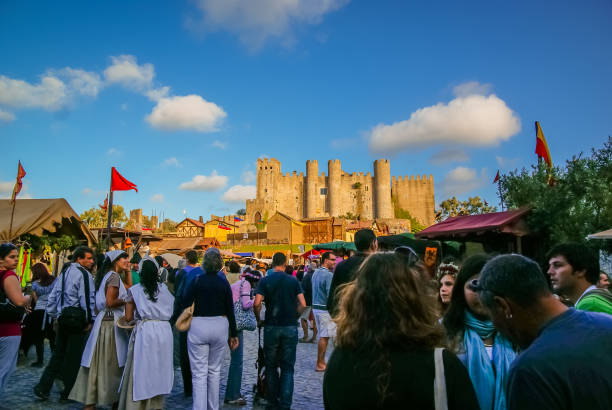 festival medieval em óbidos em portugal - medieval market - fotografias e filmes do acervo