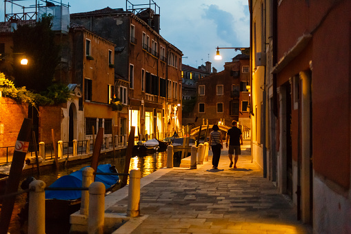 Venecia de noche (Italia) photo
