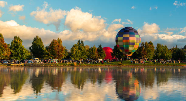 風船ヘンリー湖 - ballooning festival ストックフォトと画像