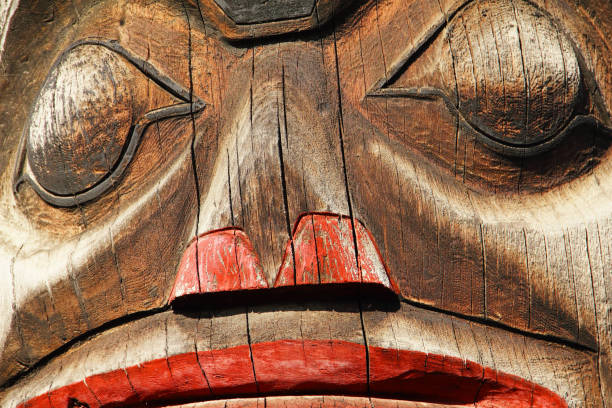 istock Totem Pole Carved Wooden Face 946699434
