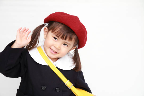 istock Japanese girl in kindergarten uniform (3 years old) 946741568
