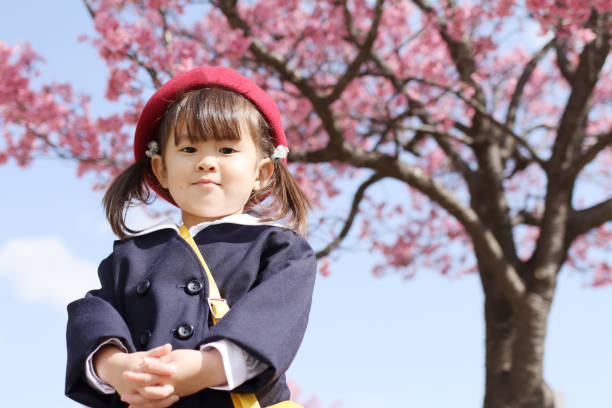 japonka w mundurze przedszkolowym (3 lata) - hat toddler little girls pink zdjęcia i obrazy z banku zdjęć