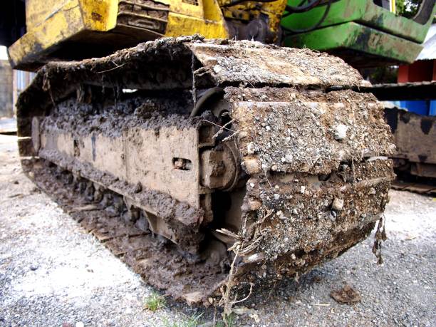 istock Dirt on an excavator's track 946785112