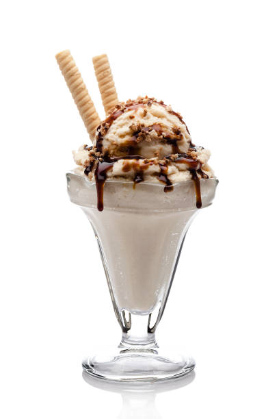 istock Vanilla ice cream sundae cup on white background 946795710