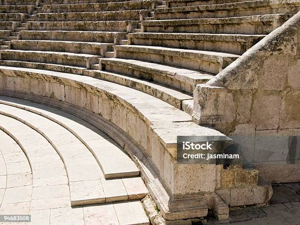 Anfiteatro Romano Di Amman Giordania - Fotografie stock e altre immagini di Ambientazione esterna - Ambientazione esterna, Amman, Anfiteatro