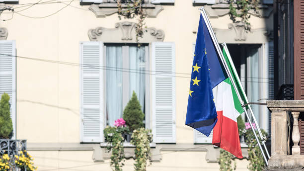 istock Euro and Italian flag 946838554