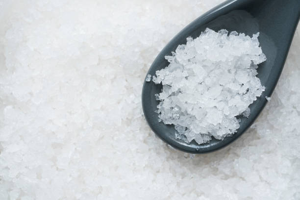 crystal sea salt for food ingredient in a spoon, close up - salt crystal spoon food imagens e fotografias de stock