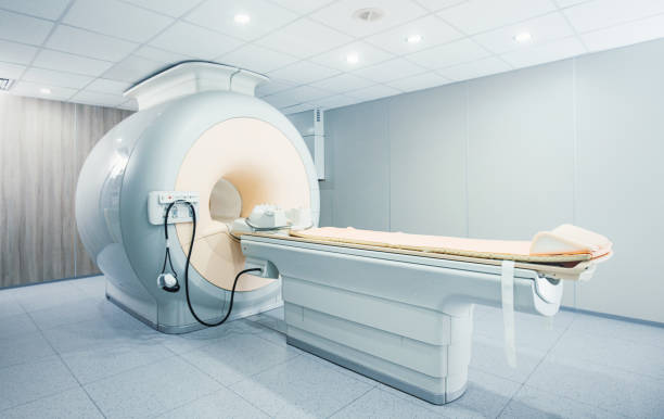 mrt-scanner in einem krankenhaus / - mri scanner stock-fotos und bilder