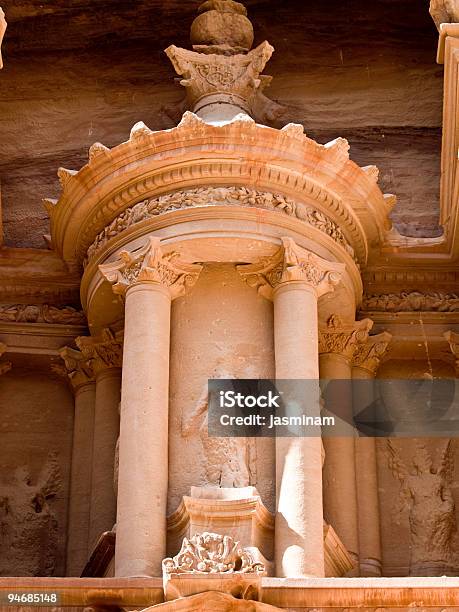 Skarbiec Temple Szczegółowo Petra - zdjęcia stockowe i więcej obrazów Antyczny - Antyczny, Apsyda, Arabia