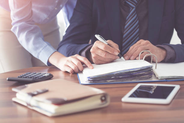 istock Businesspeople working in the office 946858768