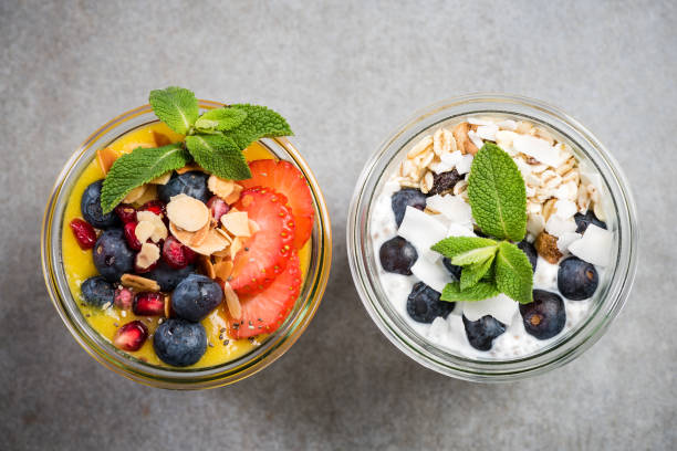건강 한 식습관, 과일 아침 식사 - dessert blueberry cream parfait 뉴스 사진 이미지