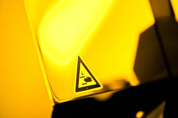 istock Warning or Hazard  Sign / Label: Heavy Clamp, Watch Your Hands 946880654