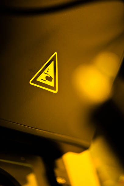 istock Warning or Hazard  Sign / Label: Heavy Clamp, Watch Your Hands 946880804