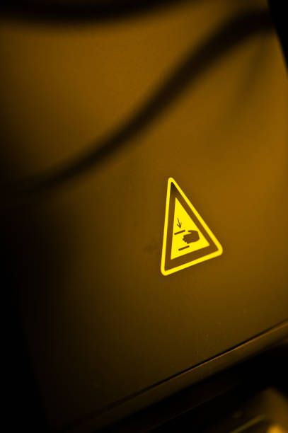 istock Warning or Hazard  Sign / Label: Heavy Clamp, Watch Your Hands 946881114