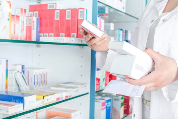 istock Pharmacist holding medicine box 946895188
