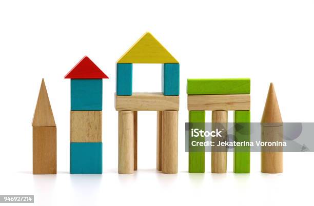 Bloques De Madera Para Niños En Fondo Blanco Foto de stock y más banco de imágenes de Bloque de construcción - Bloque de construcción, Madera - Material, Juguete