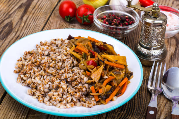 istock Vegetarian dish. Grain porridge with stewed vegetables 946935218