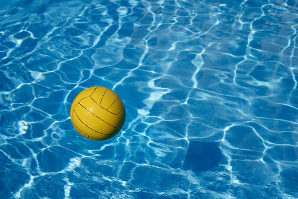 istock Yellow ball in the pool 946938908