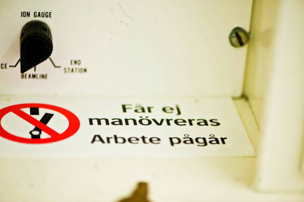 istock Warning Sign / Label: Do Not Move or Manoeuvre Sign (in Swedish) 946965994