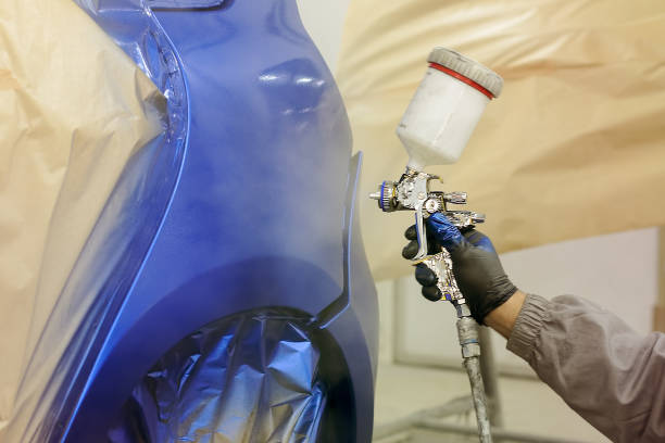 istock Painting car parts 946975404