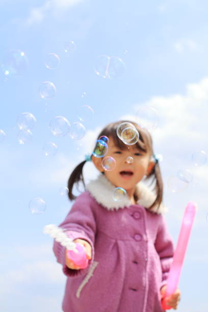 istock Japanese girl playing with bubble under the blue sky (3 years old) 947011312