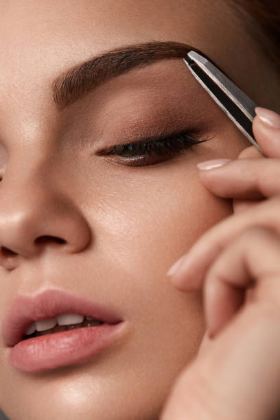 istock Beautiful Woman Plucking Eyebrows. Beauty Brows Correction 947019522