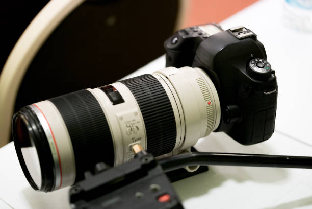 istock DSLR camera with telephoto lens 947048954