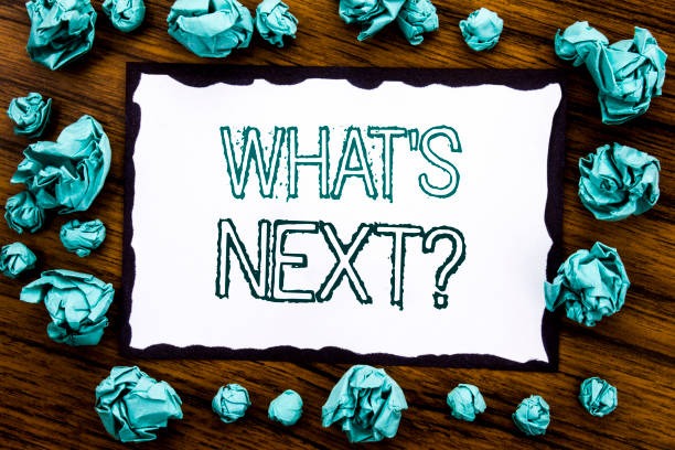 Handwriting Announcement text showing What is Next Question. Business concept for Next Future Plan Vision Progress Goal Guidance Written on sticky note paper, wooden background folded blue paper meaning thinking texto del anuncio de cursivo demostrando lo que es la siguiente pregunta. concepto de negocio para el próximo futuro plan visión progreso objetivo dirección escrito en papel nota adhesiva, madera de fondo con el pensamiento del significado de papel azul doblado