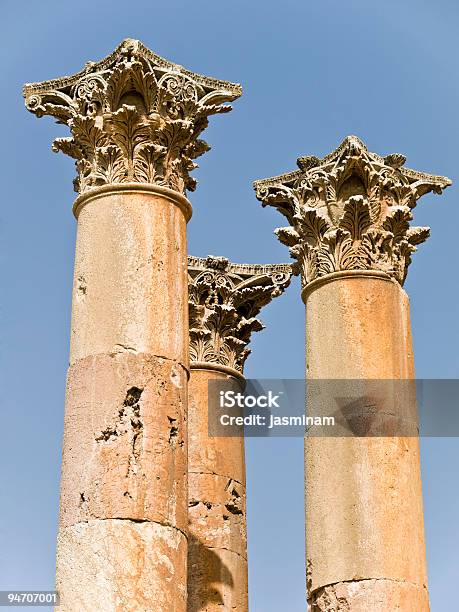 Templo De Artemisa Máximo De Jerash - Fotografias de stock e mais imagens de Alto - Descrição Física - Alto - Descrição Física, Antiguidade, Ao Ar Livre