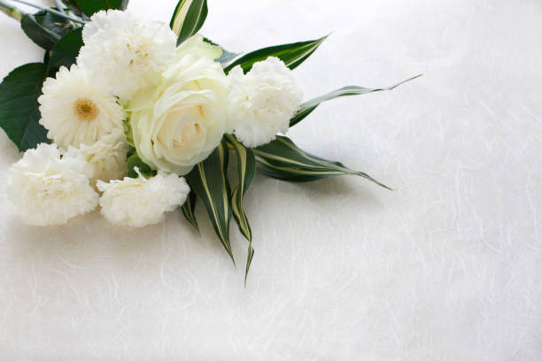 white flower arrangement - white rose flower imagens e fotografias de stock