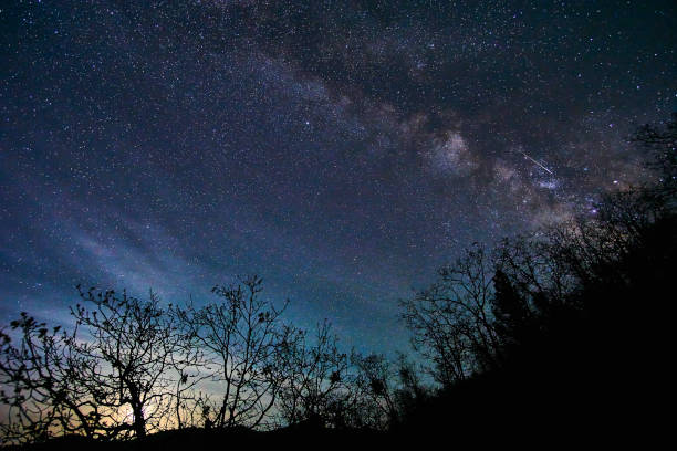 istock Milky Way with Meteor - Lyrids 947111746