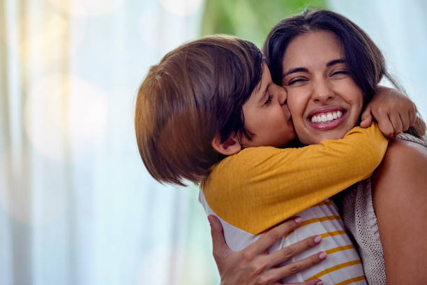 le genre d’amour qui ne peut pas être décrite, se sentait seulement - child beauty mother little boys photos et images de collection