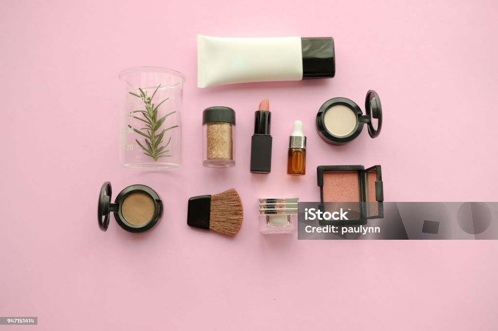 natural cosmetic makeup , organic skincare serum product packaging with leaves herb on nature beauty concept, herb bio and spa concept.pink background. Make-Up Stock Photo