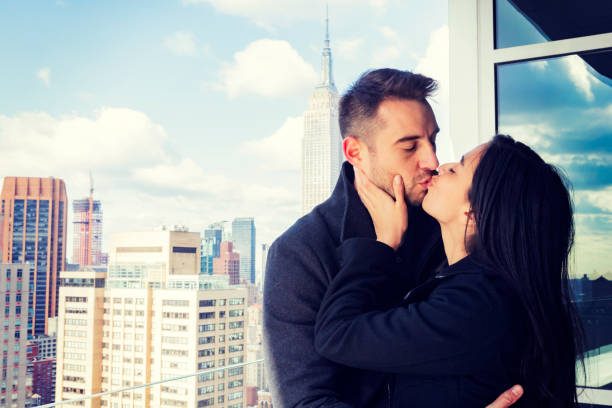 istock Kissing your loved one with New York behind them. 947163030