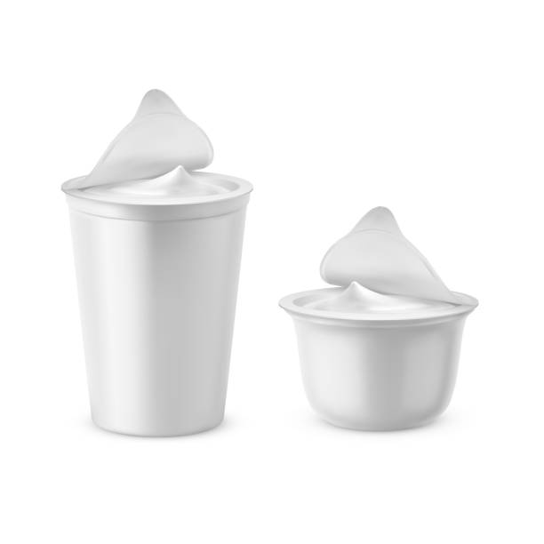 illustrazioni stock, clip art, cartoni animati e icone di tendenza di pacchetti di plastica realistici vector 3d con yogurt - yogurt container