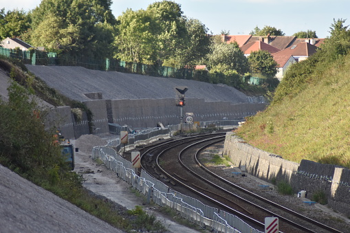 To make room for two extra tracks between Bristol Temple Meads and Bristol Parkway stations, retaining walls had to be installed at this location.