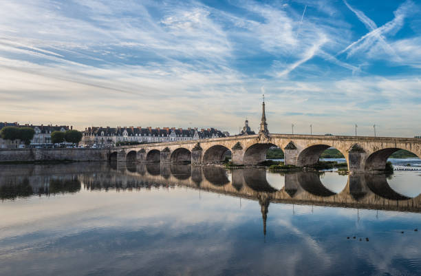 ジャック ・ ガブリエル ・ ブロワ、フランスではロワール川に架かる橋 - chateau de chenonceaux ストックフォトと画像