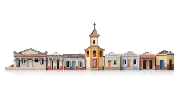 小さな町。家は、白い背景の建築模型を石膏します。 - village church ストックフォトと画像