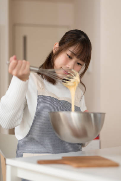 istock Housewife making cookie in kitchen 947295742