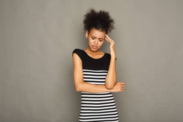 sad woman looking down portrait - businesswoman black african descent studio shot imagens e fotografias de stock