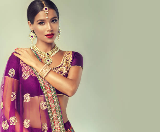 porträt von schönen mädchen, gekleidet in traditionellen indischen nationalen anzug, schmuck-set, bluse und schal (dupatta). - veil human face women fashion model stock-fotos und bilder