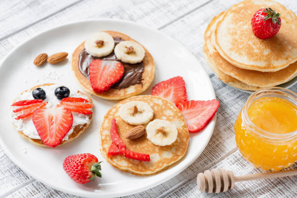 istock Pancake food art for kids 947324382