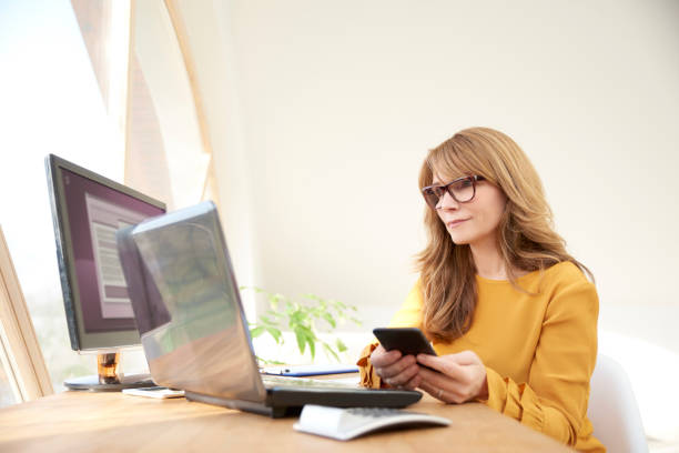 istock Businesswoman text messaging 947335472