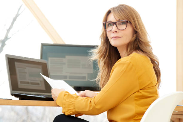 istock Businesswoman working at the office 947335488