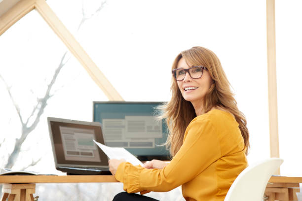 istock Businesswoman working at the office 947335662