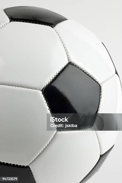 Photo libre de droit de Ballon De Football banque d'images et plus d'images libres de droit de Balle ou ballon - Balle ou ballon, Ballon de football, Blanc